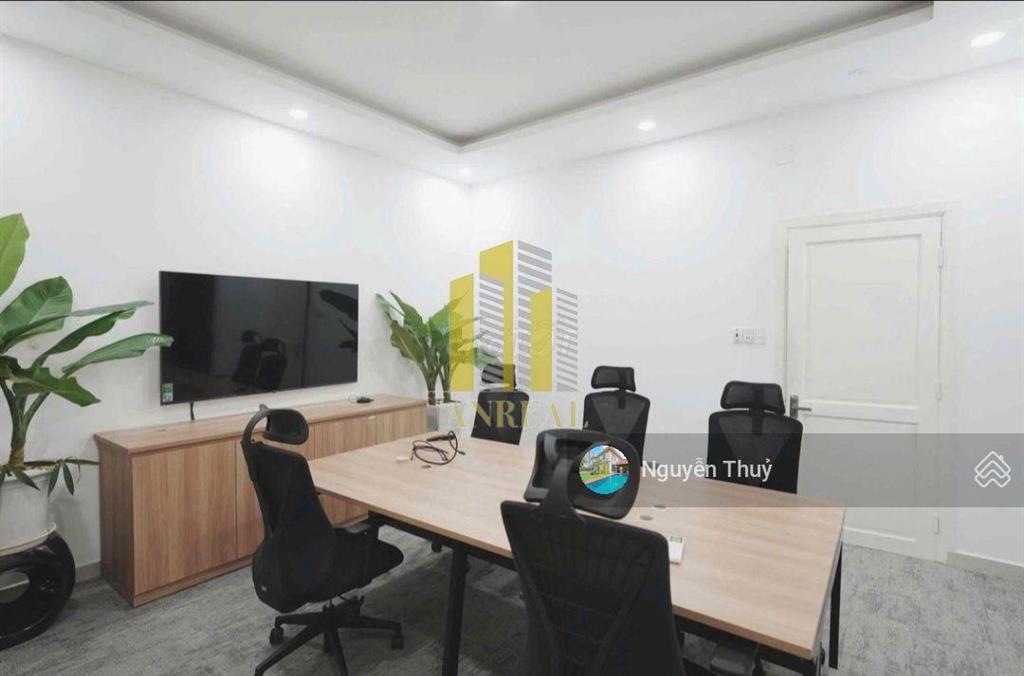 Cho thuê văn phòng full nội thất gần trần não  350m2 giá 72 triệu