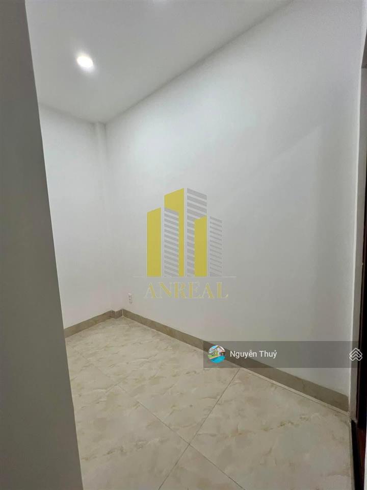 Cho thuê văn phòng căn góc 160m2 giá 35 triệu sàn trống  thang máy
