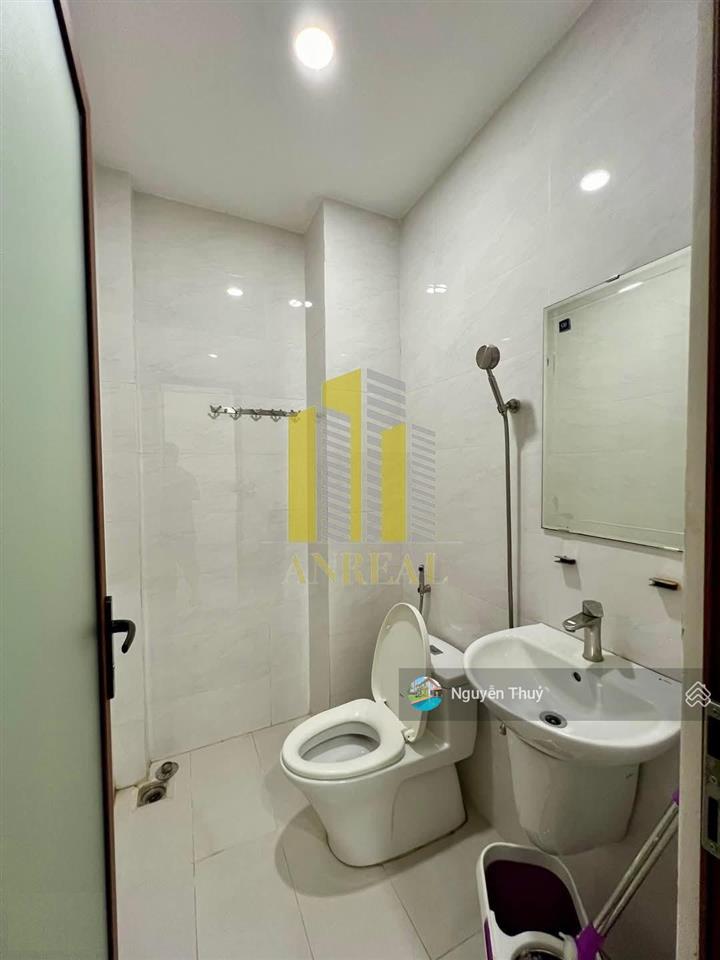Cho thuê văn phòng căn góc 160m2 giá 35 triệu sàn trống  thang máy