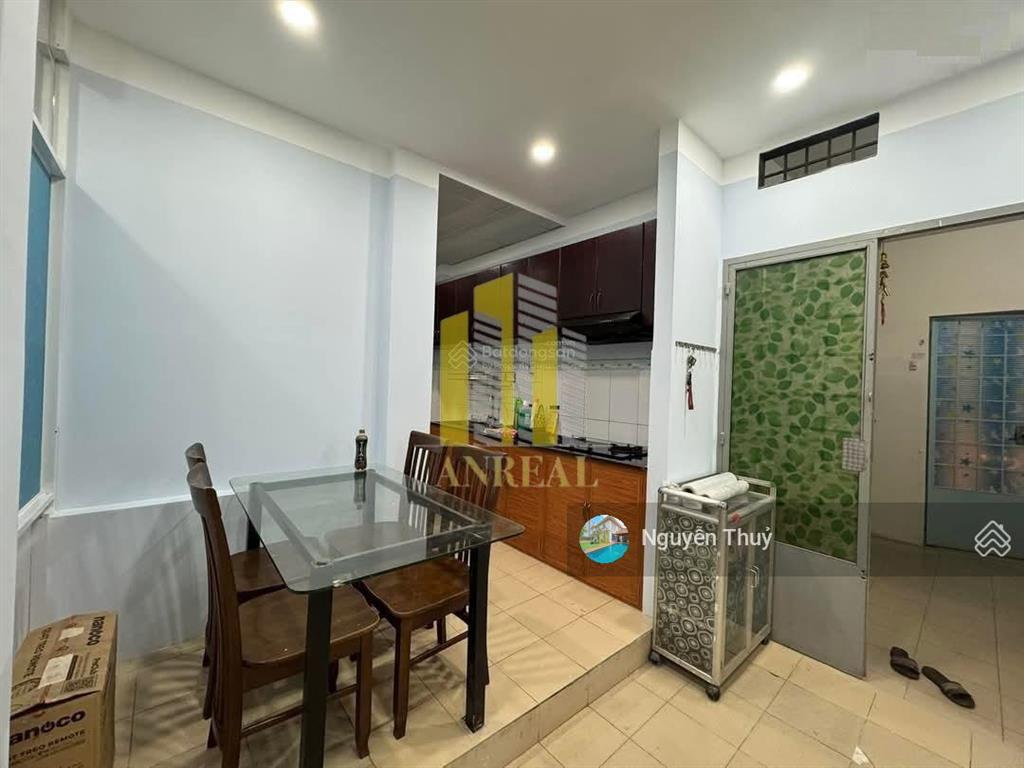 Cho thuê văn phòng căn góc 160m2 giá 35 triệu sàn trống  thang máy
