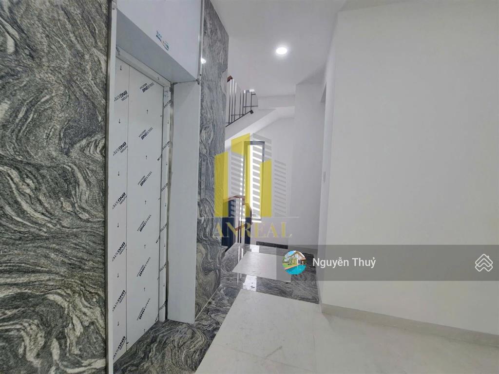 Toà văn phòng sàn trống đường lương định của có thang máy giá 65 triệu