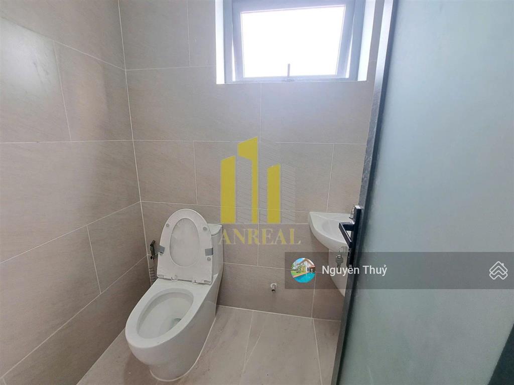 Toà văn phòng sàn trống đường lương định của có thang máy giá 65 triệu