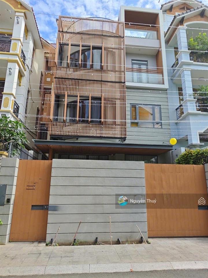 Villa thảo điền 10x11m thiết kế hiện đại  đầy đủ nội thất