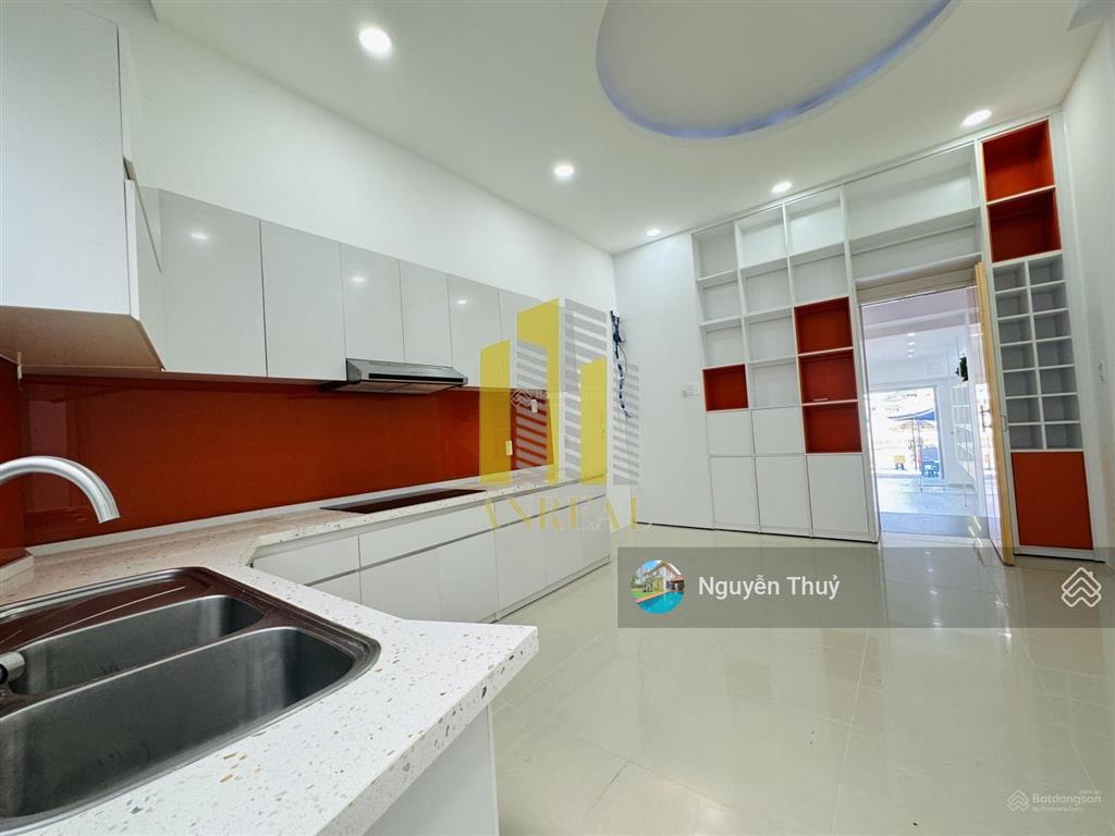Cho thuê nhà mặt tiền 4 lầu thiết kế hiện đại giá 42 triệu