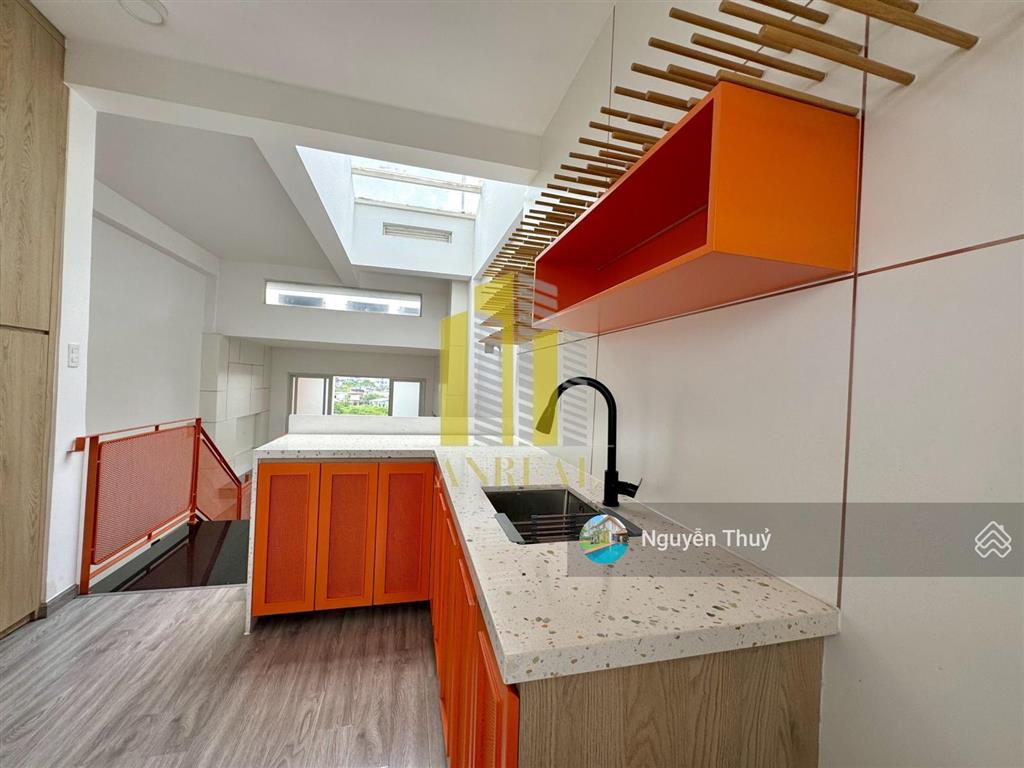Cho thuê nhà mặt tiền 4 lầu thiết kế hiện đại giá 42 triệu