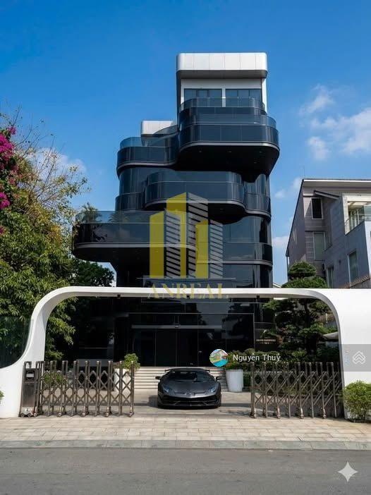 Toà văn phòng hiện đại đường trần não  3000m2  5 lầu giá 650 triệu/th