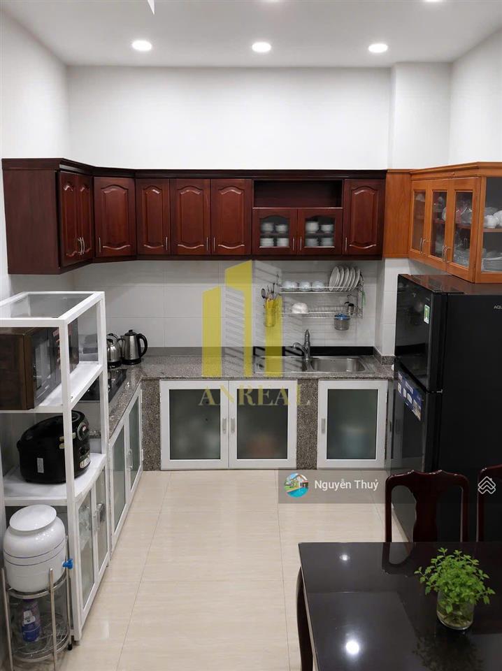 Cho thuê nhà phố gần trần não 4 phòng giá 18 triệu