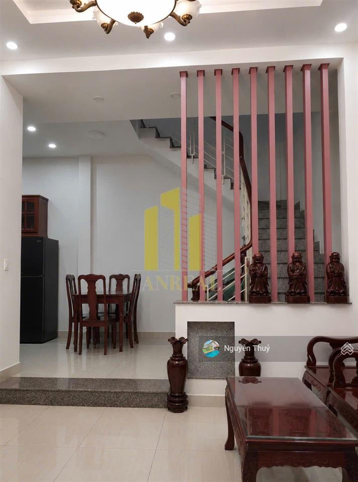 Cho thuê nhà phố gần trần não 4 phòng giá 18 triệu