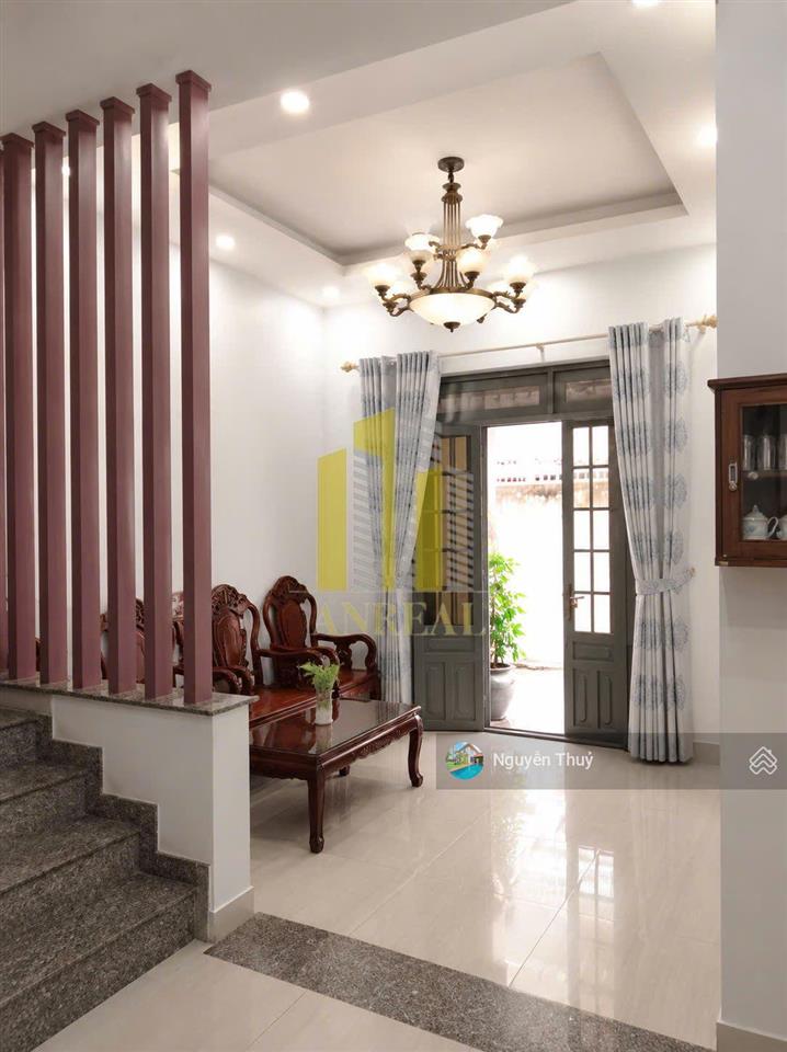 Cho thuê nhà phố gần trần não 4 phòng giá 18 triệu