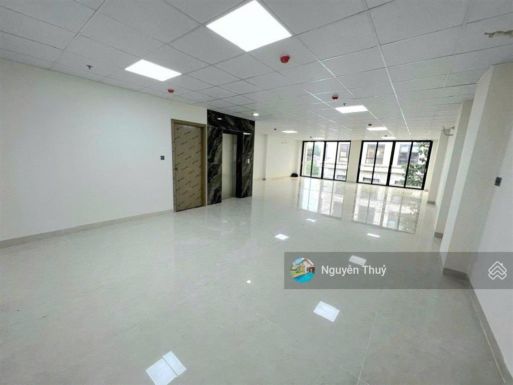 Cho thuê tòa văn phòng khu an phú dt 950m²  thang máy giá 100 triệu