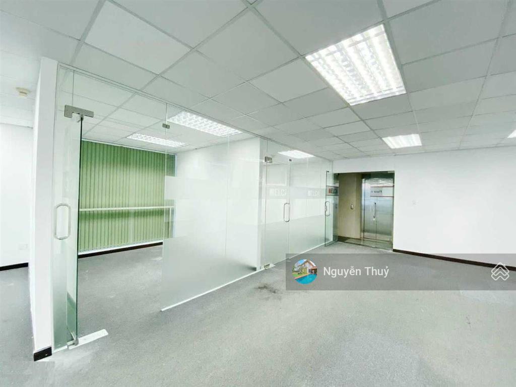 Tòa văn phòng mặt tiền lương định của sàn trống giá 100 triệu