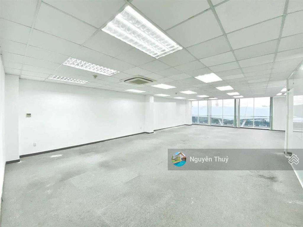 Tòa văn phòng mặt tiền lương định của sàn trống giá 100 triệu