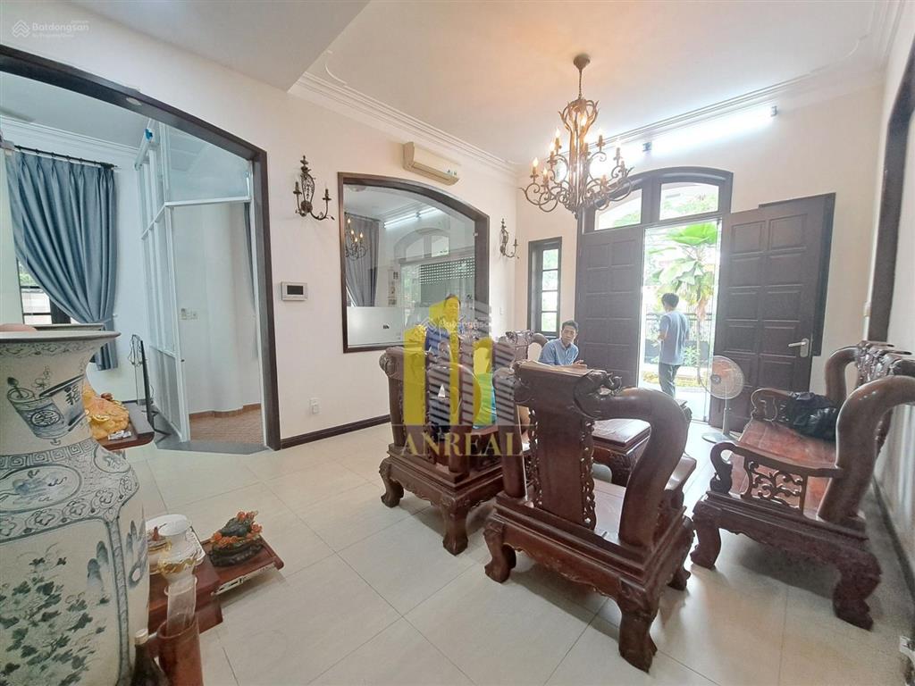 Biệt thự căn góc đầy đủ nội thất 6 phòng giá 45 triệu