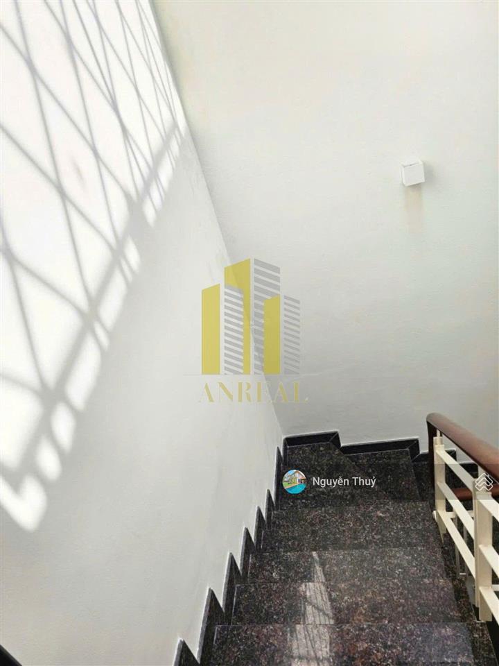 Cho thuê nhà phố thảo điền 3 lầu, nội thất cơ bản giá 40 triệu