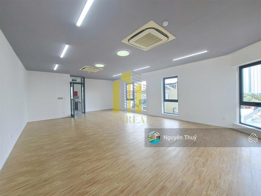 Cho thuê tòa văn phòng thang máy giá 55 triệu khu trung tâm quận 2