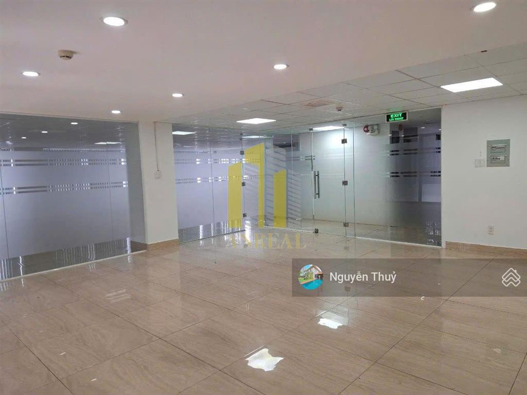 Tòa văn phòng 7 lầu sàn trống  2000m2, giá 300 triệu