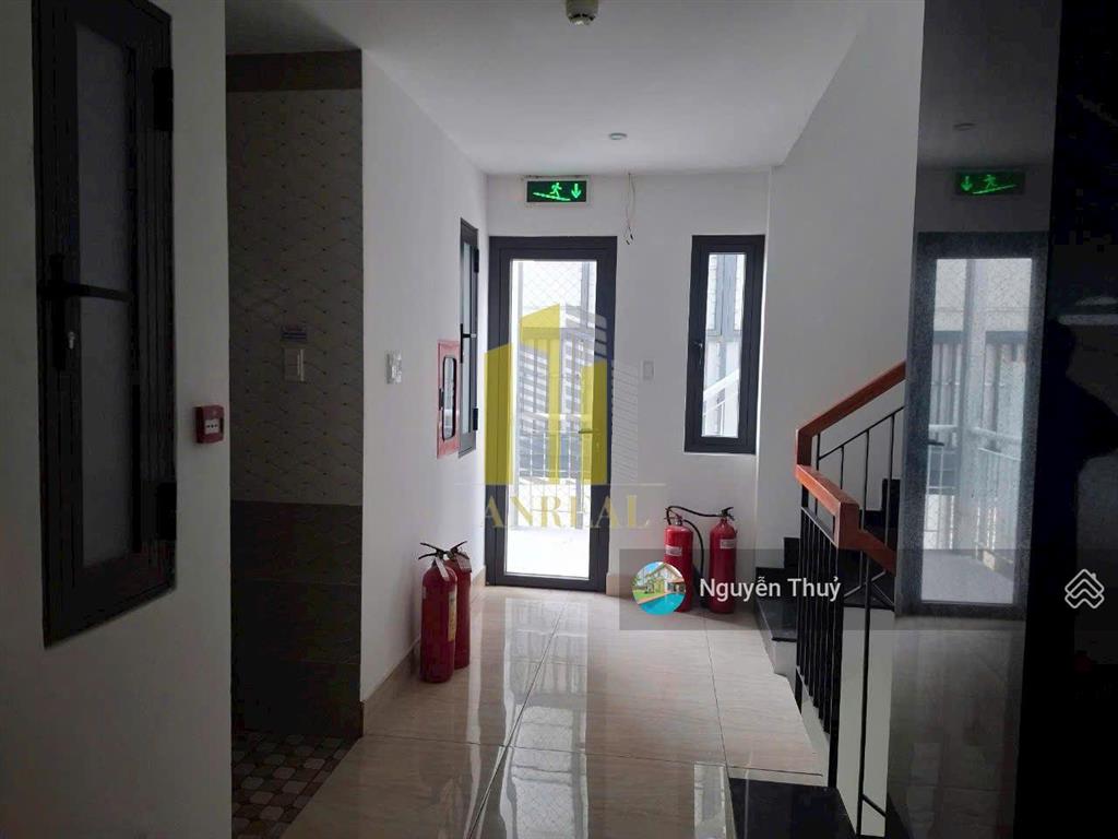 Tòa văn phòng 7 lầu sàn trống  2000m2, giá 300 triệu