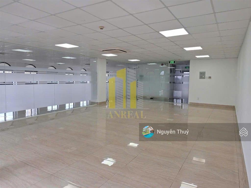Tòa văn phòng 7 lầu sàn trống  2000m2, giá 300 triệu