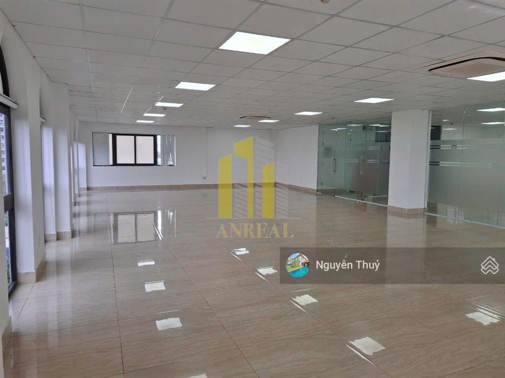 Tòa văn phòng 7 lầu sàn trống  2000m2, giá 300 triệu