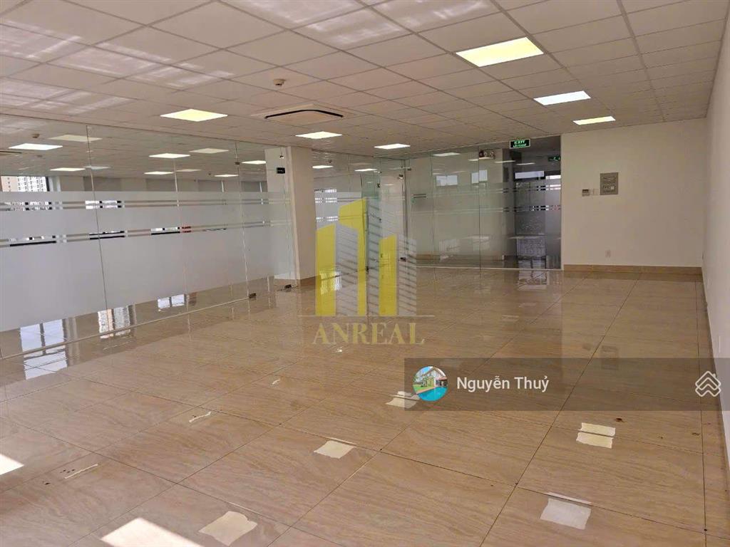 Tòa văn phòng 7 lầu sàn trống  2000m2, giá 300 triệu