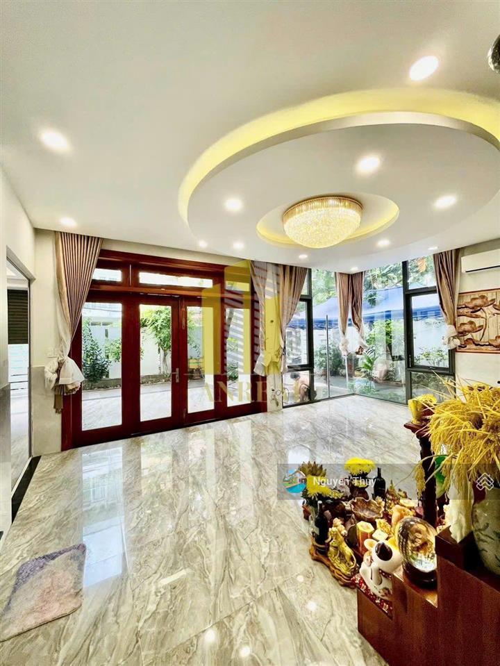 Biệt thự sân vườn full nội thất giá 60 triệu/th