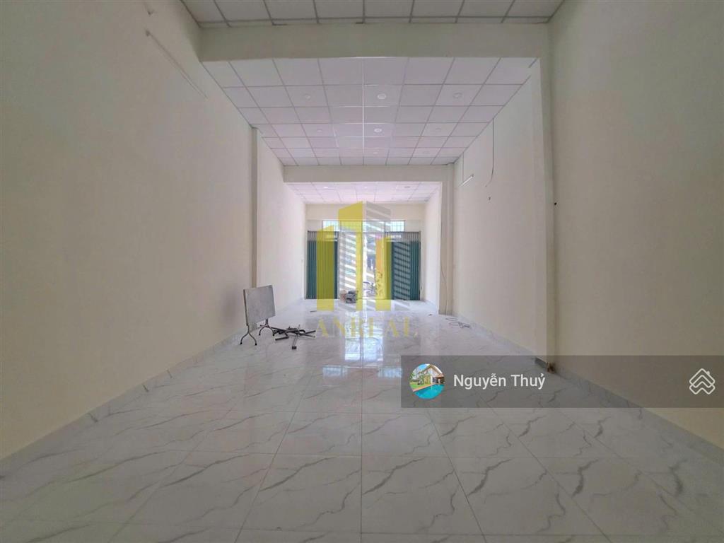 Cho thuê văn phòng 100m² đường xe hơi gần trần não. giá 18 triệu/tháng