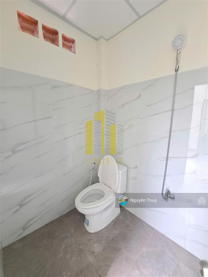 Cho thuê văn phòng 100m² đường xe hơi gần trần não. giá 18 triệu/tháng