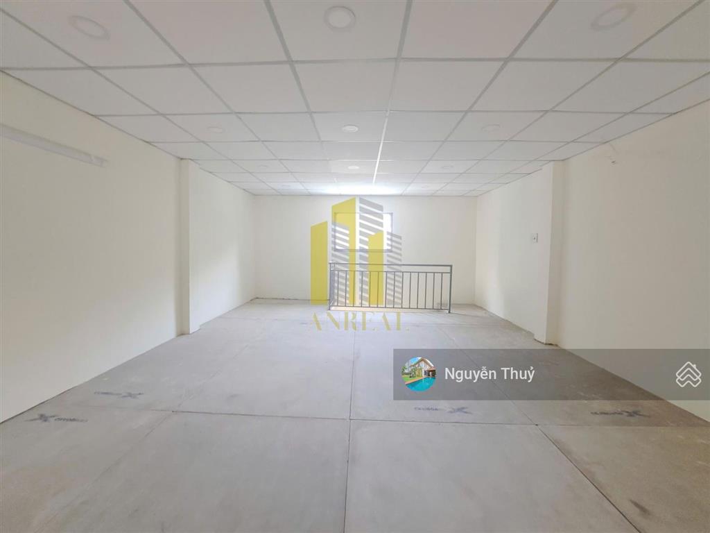 Cho thuê văn phòng 100m² đường xe hơi gần trần não. giá 18 triệu/tháng