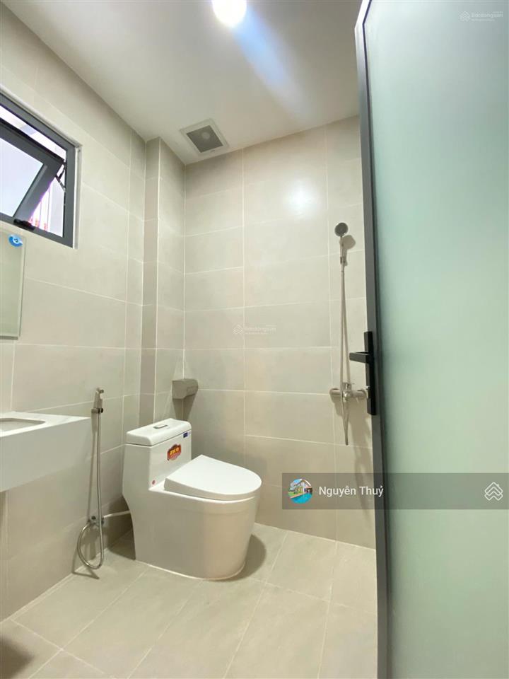Cho thuê tòa văn phòng hầm 7 lầu  dtsd 600m2 giá 110 triệu.
