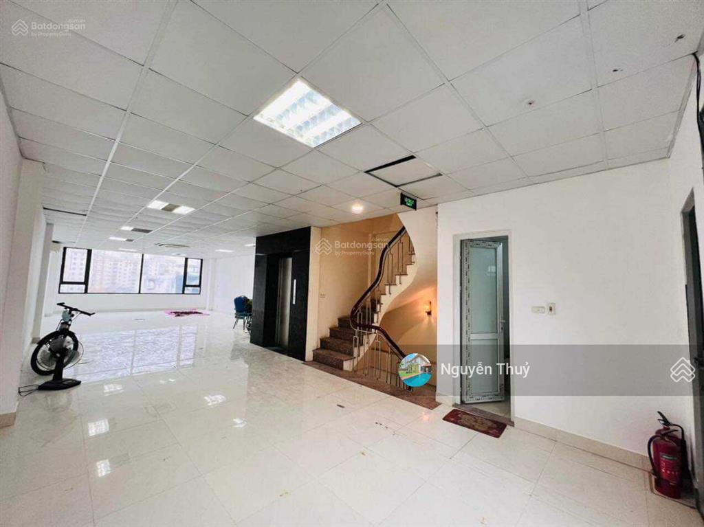 Cho thuê tòa văn phòng hầm 7 lầu  dtsd 600m2 giá 110 triệu.