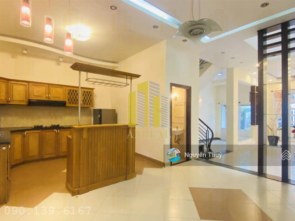 Villa cho thuê giá 30 triệu  gần vòng xoay trần não