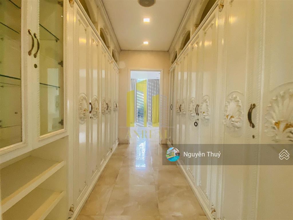 Cho thuê biệt thự hầm 3 lầu đầy đủ nội thất  giá 43 triệu