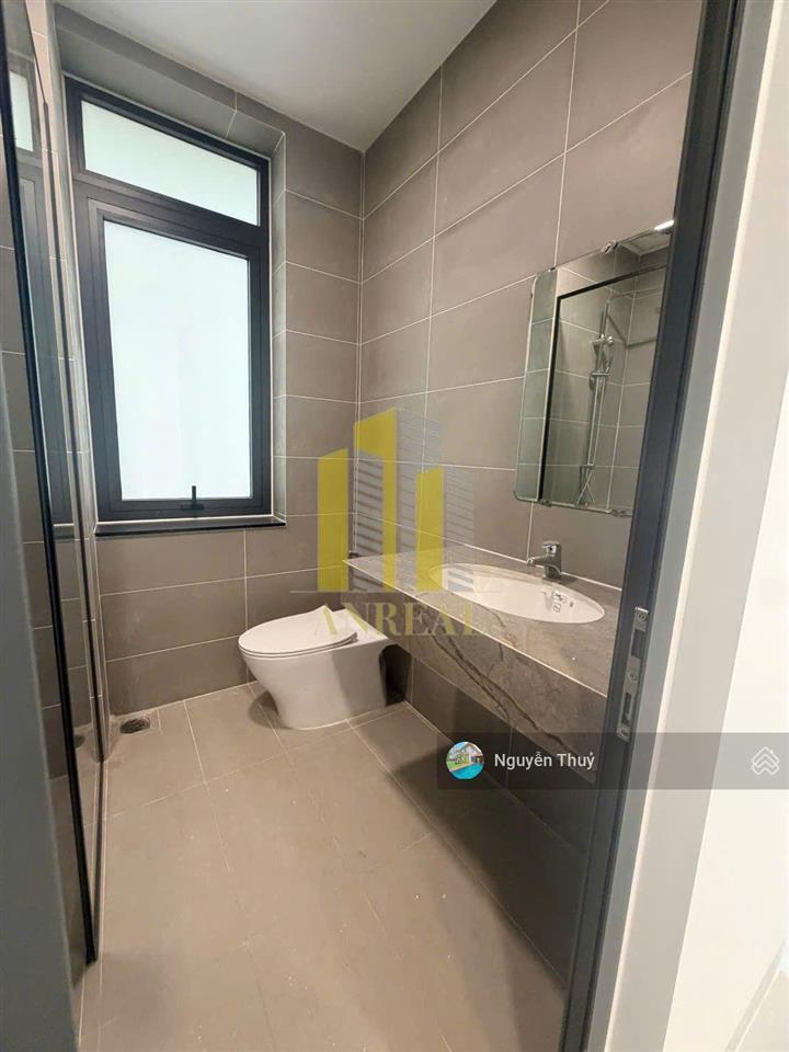 Nhà phố mới xây hầm 3 lầu sàn trống thang máy giá 55 triệu