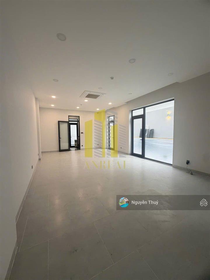 Nhà phố mới xây hầm 3 lầu sàn trống thang máy giá 55 triệu