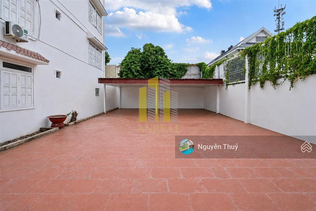 Biệt thự sân vườn 10 phòng đủ nội thất  hồ bơi sân vườn giá 150 triệu