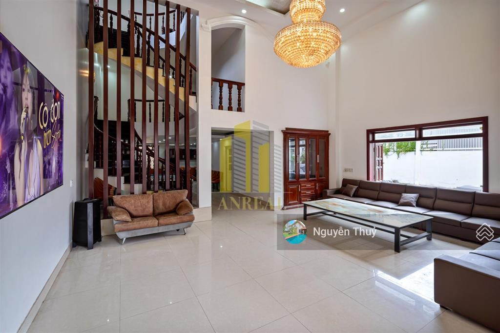Biệt thự sân vườn 10 phòng đủ nội thất  hồ bơi sân vườn giá 150 triệu