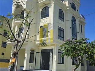 Tòa văn phòng căn góc hầm 3 lầu thang máy  giá 70 triệu