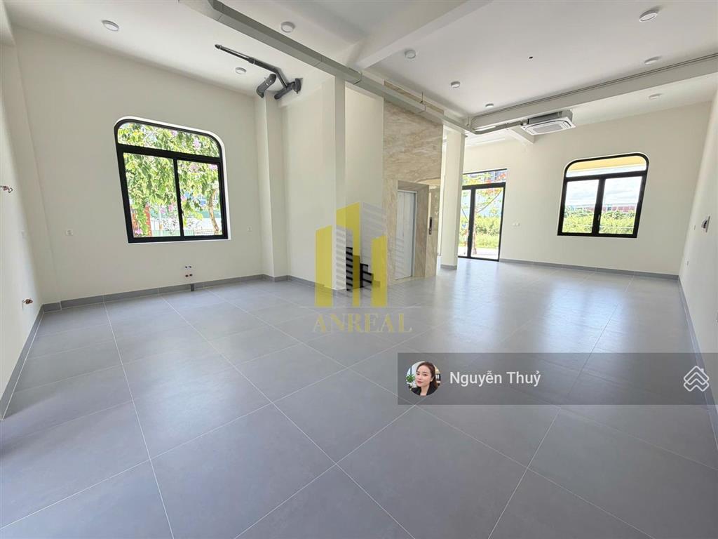 Tòa văn phòng căn góc hầm 3 lầu thang máy  giá 70 triệu