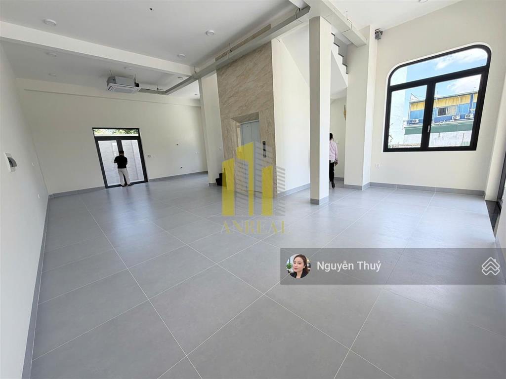 Tòa văn phòng căn góc hầm 3 lầu thang máy  giá 70 triệu