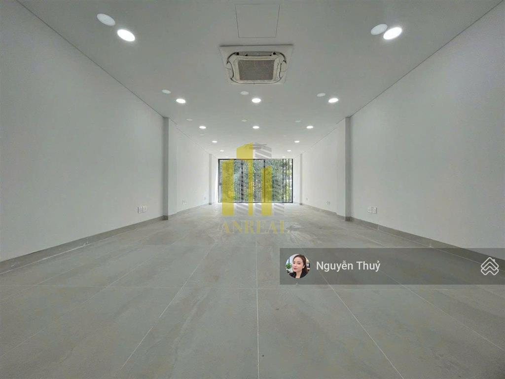 Cho thuê tòa văn phòng mới xây  hầm 5 lầu thang máy đường trần lựu giá 82 triệu