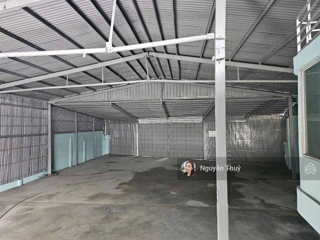 Cho thuê kho 400m2 gần trương văn bang giá 50 triệu