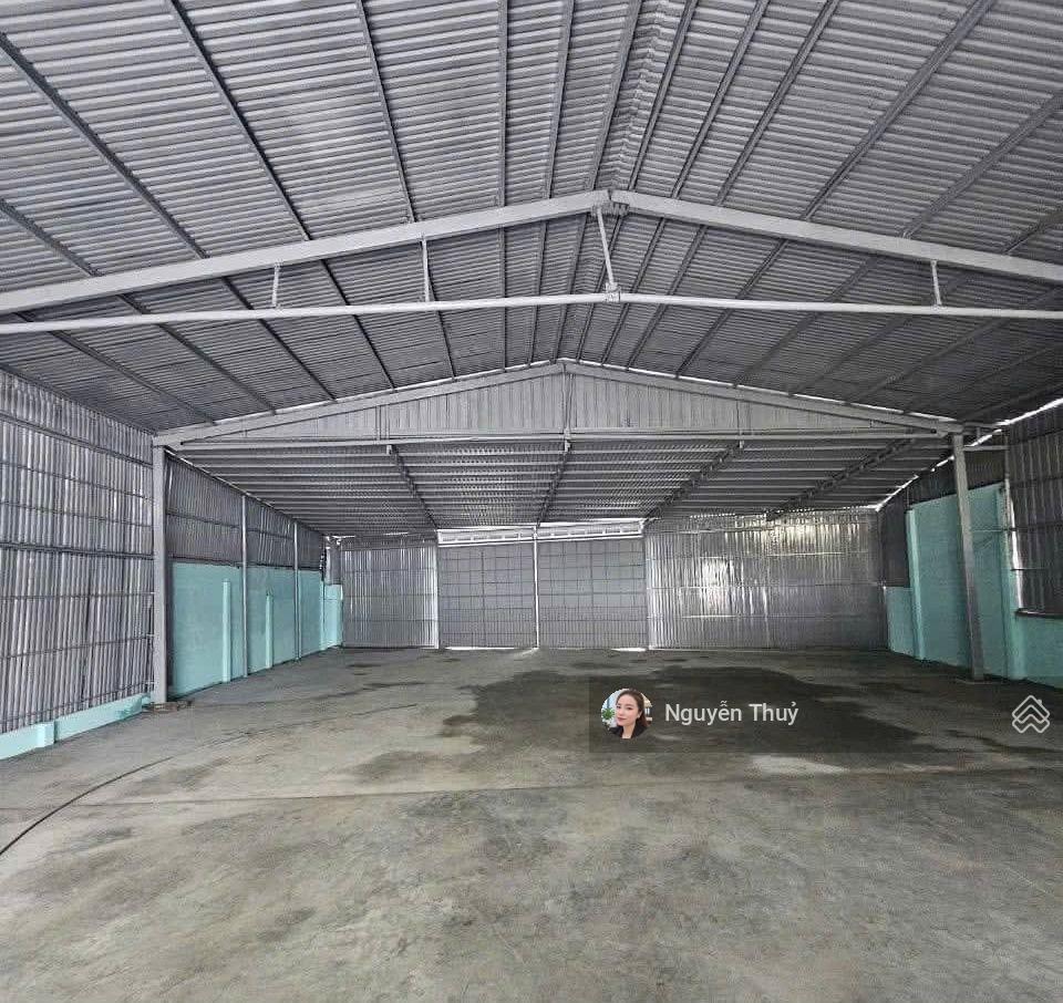 Cho thuê kho 400m2 gần trương văn bang giá 50 triệu