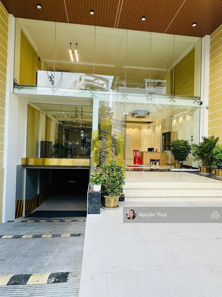 Cho thuê tòa nhà văn phòng trần não 500m2 hầm 3 lầu thang máy pccc giá 150 triệu