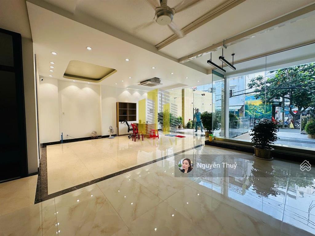 Cho thuê tòa nhà văn phòng trần não 500m2 hầm 3 lầu thang máy pccc giá 150 triệu