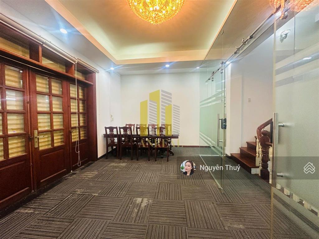 Biệt thự văn phòng 12x20 hầm 4 lầu 10 phòng + kho 70m2  giá 80 triệu