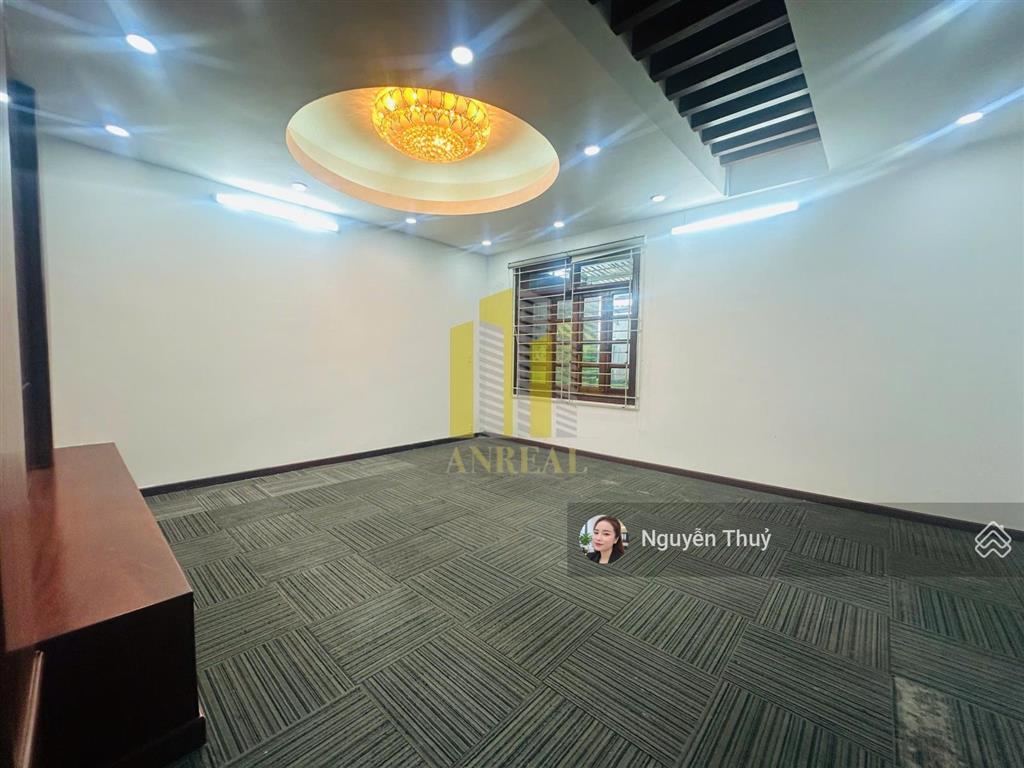 Biệt thự văn phòng 12x20 hầm 4 lầu 10 phòng + kho 70m2  giá 80 triệu