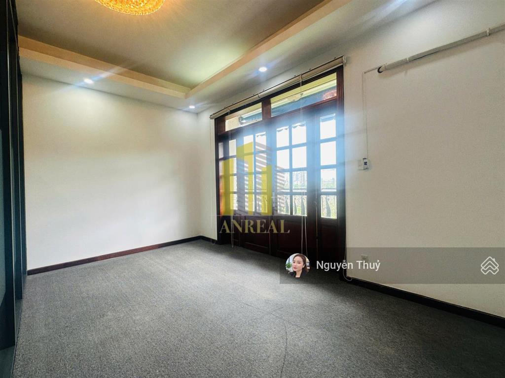 Biệt thự văn phòng 12x20 hầm 4 lầu 10 phòng + kho 70m2  giá 80 triệu