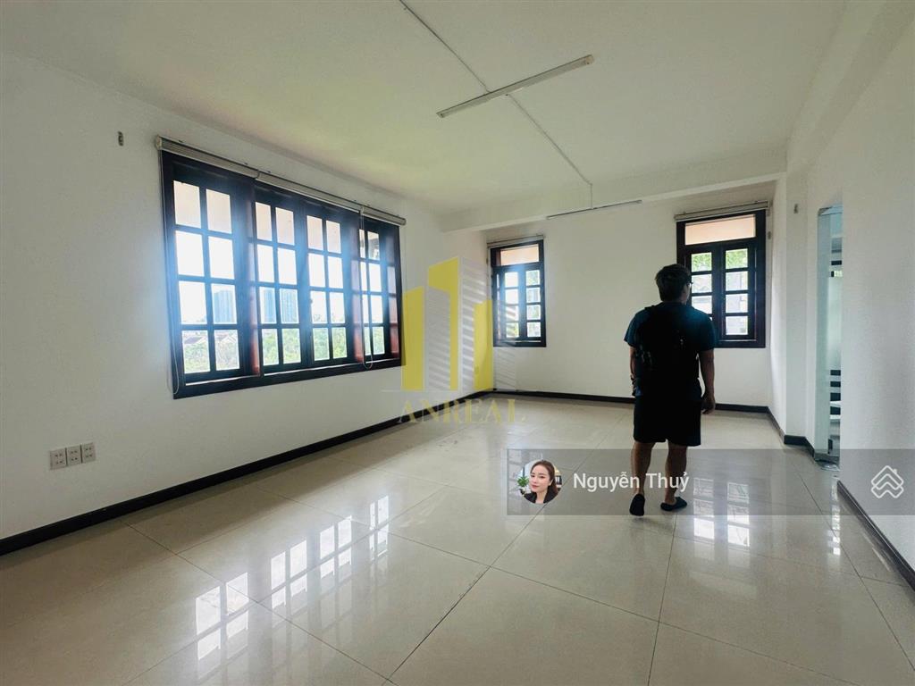 Biệt thự văn phòng 12x20 hầm 4 lầu 10 phòng + kho 70m2  giá 80 triệu