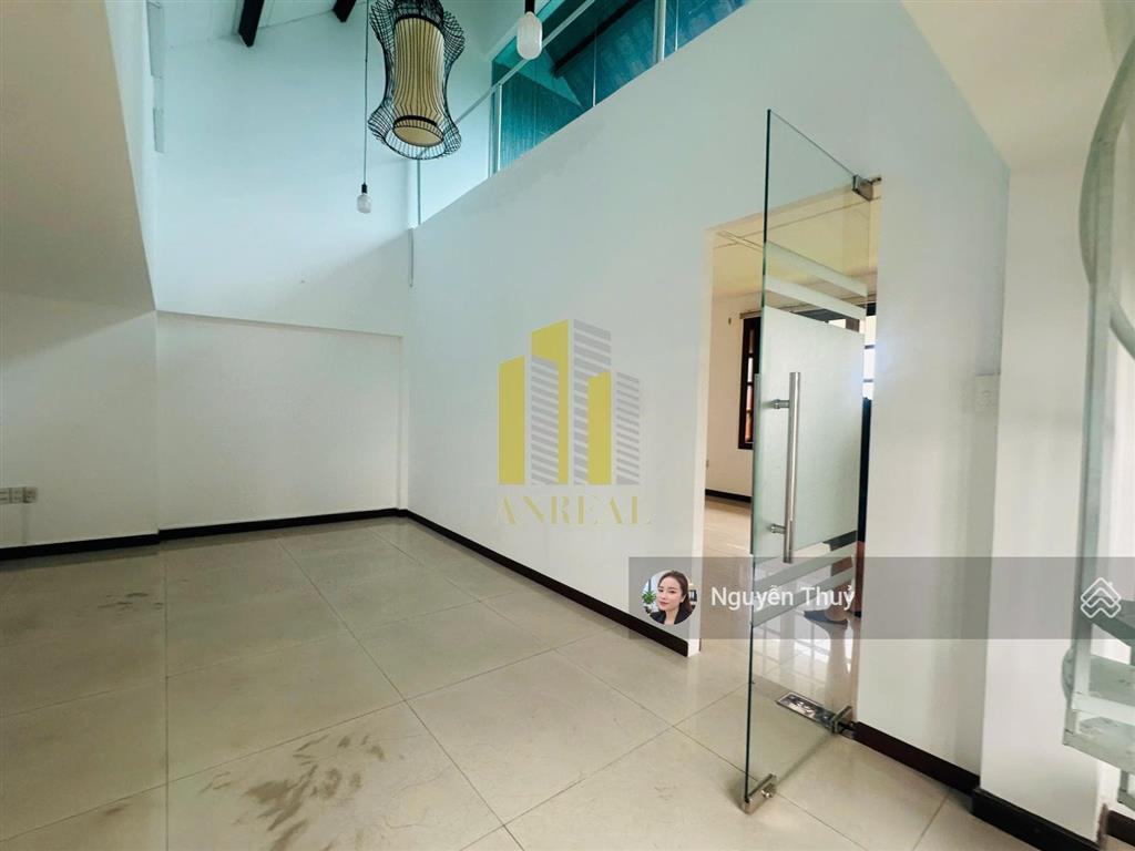 Biệt thự văn phòng 12x20 hầm 4 lầu 10 phòng + kho 70m2  giá 80 triệu