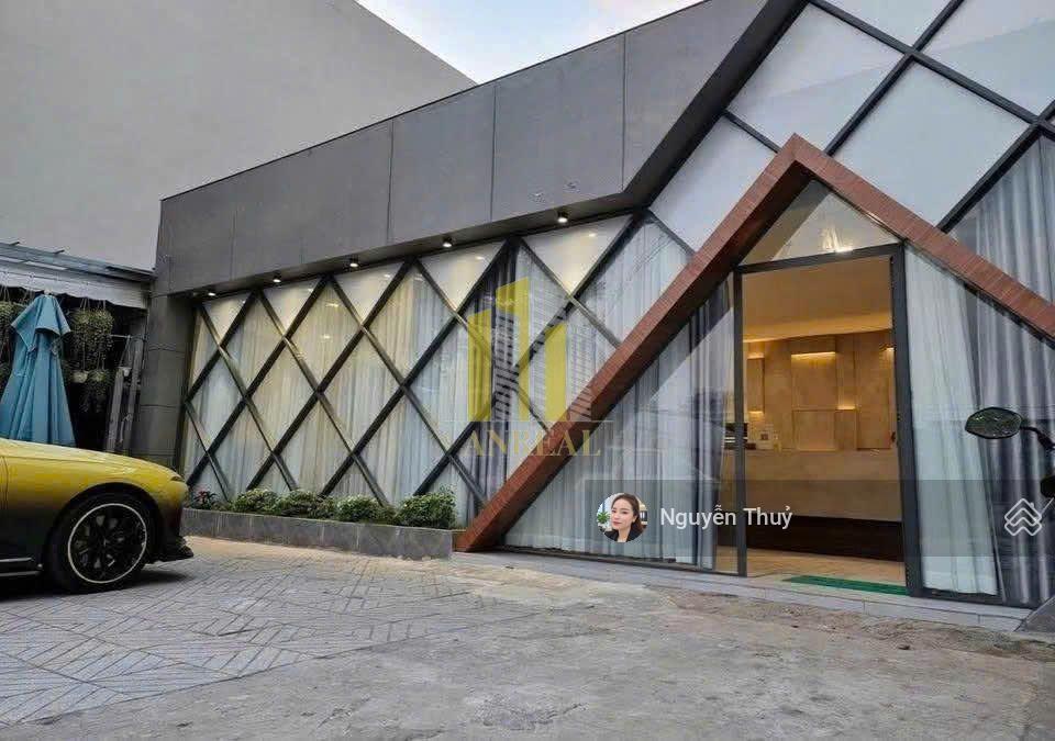 Mặt bằng mặt tiền trần lựu 15x20m thuận tiện kinh doanh.